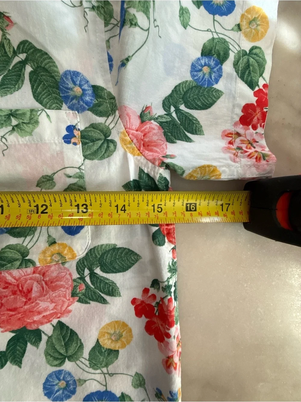 Old Navy kids White Floral Short-Sleeve Button-Up Shirt small